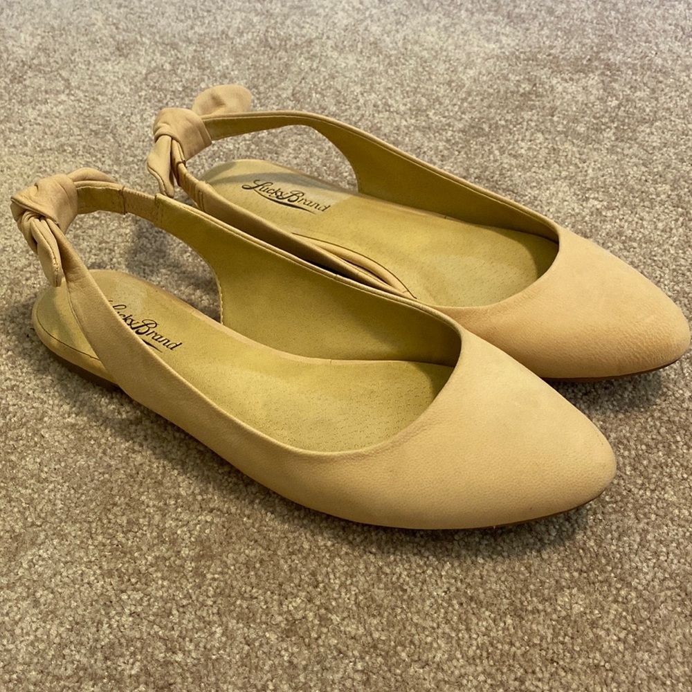 Lucky Brand Alixis sling back bow flats. Size 8. Pinenut/Peach. EUC.